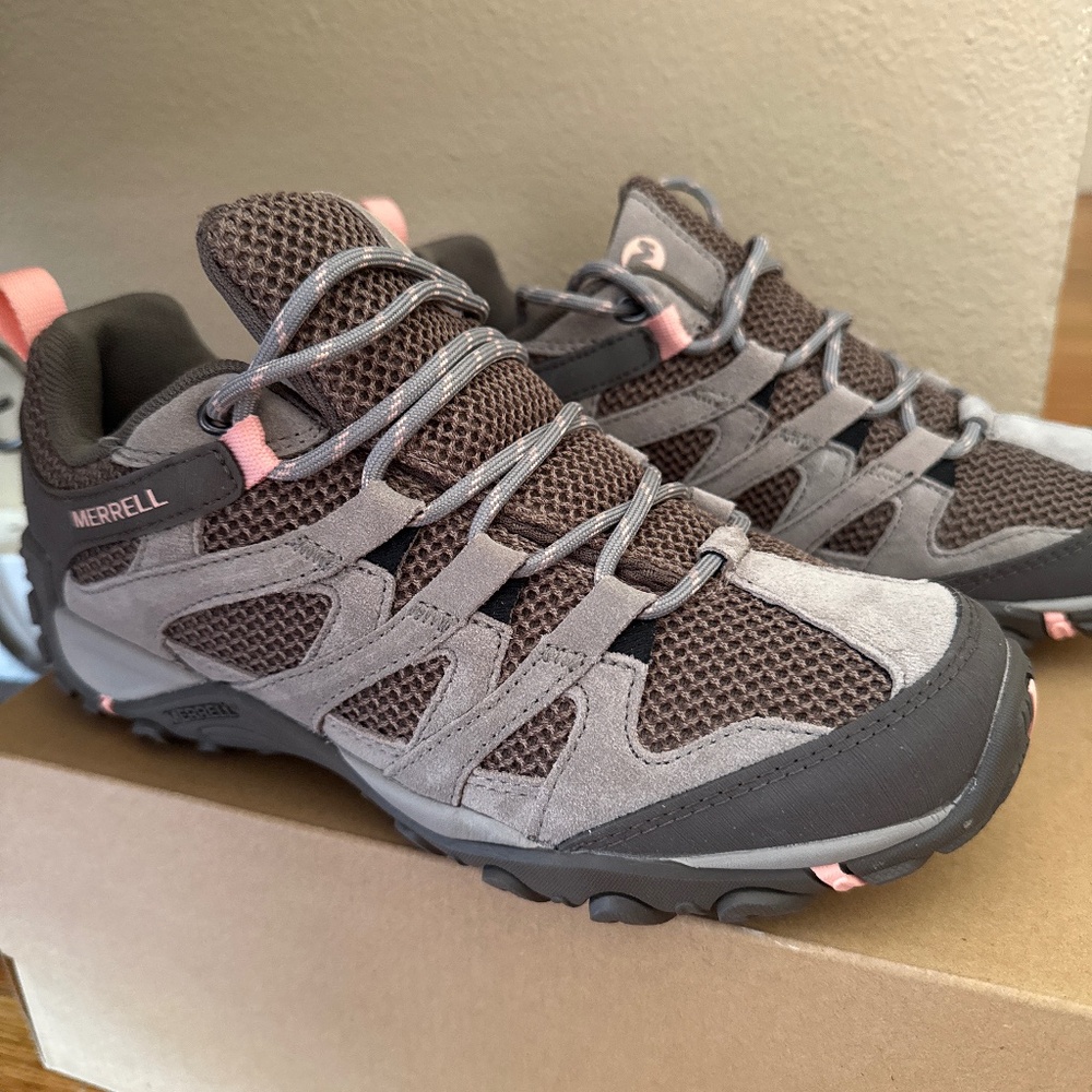 Merrell Womens AlverstoneHiking Shoe New in box